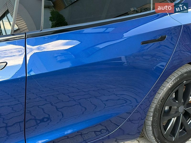 Седан Tesla Model 3 2019 в Стрию