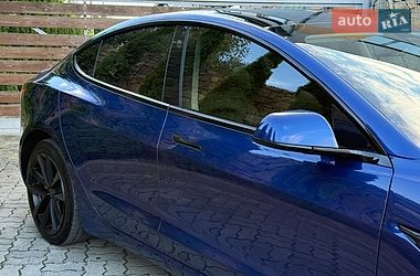 Седан Tesla Model 3 2019 в Стрию