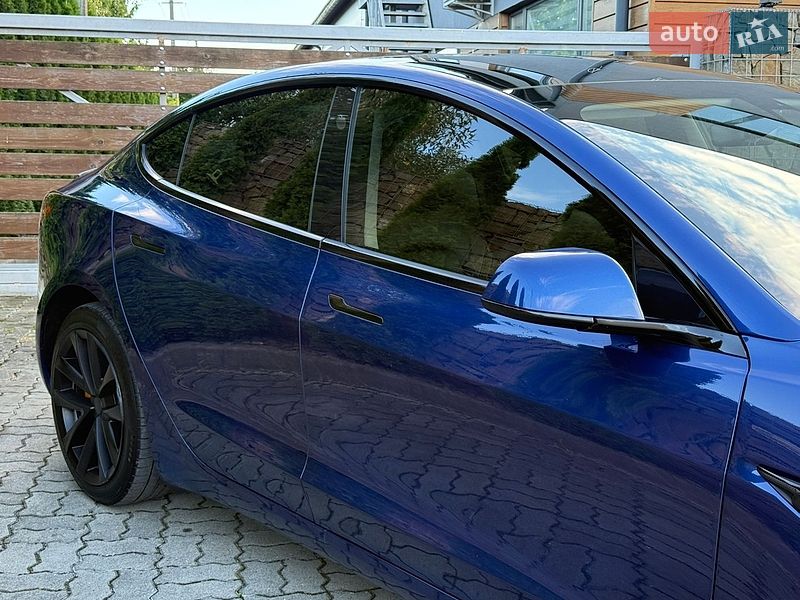 Седан Tesla Model 3 2019 в Стрию