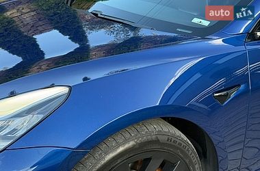 Седан Tesla Model 3 2019 в Стрию