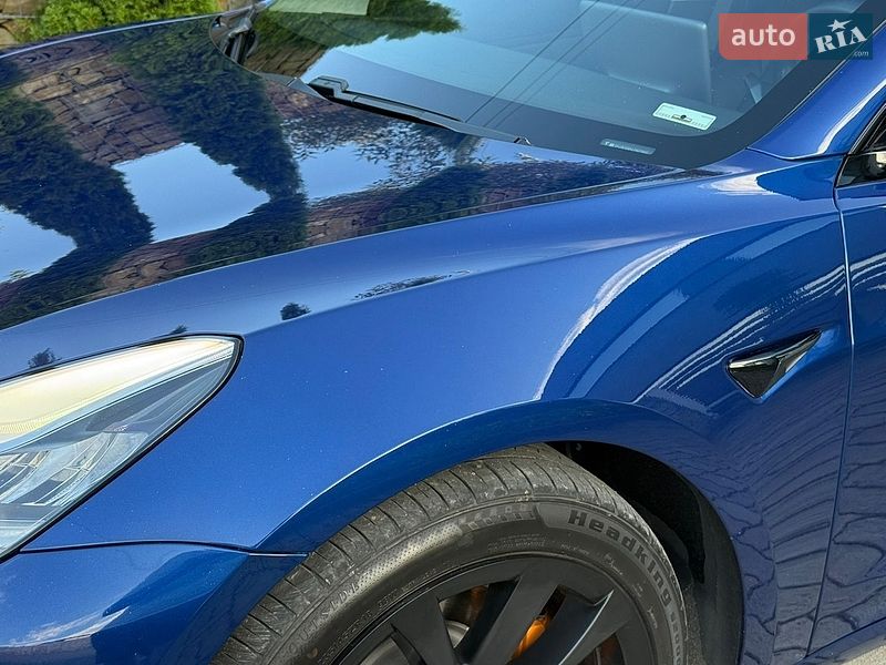 Седан Tesla Model 3 2019 в Стрию