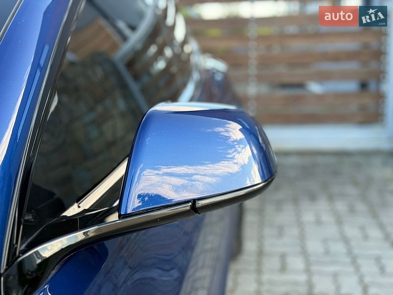 Седан Tesla Model 3 2019 в Стрию