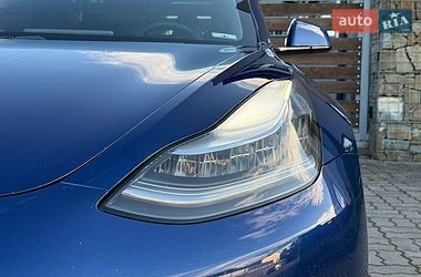 Седан Tesla Model 3 2019 в Стрию