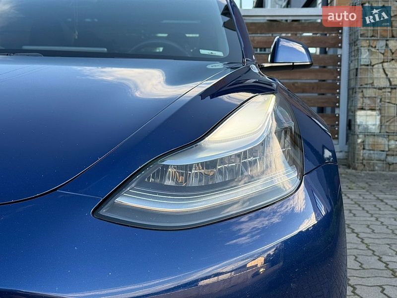 Седан Tesla Model 3 2019 в Стрию