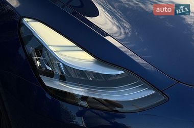Седан Tesla Model 3 2019 в Стрию