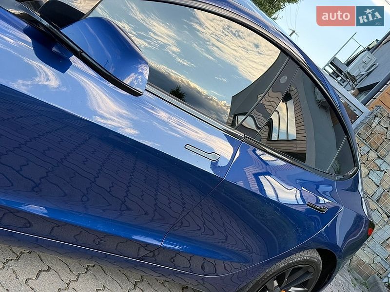 Седан Tesla Model 3 2019 в Стрию