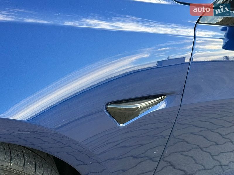 Седан Tesla Model 3 2019 в Стрию