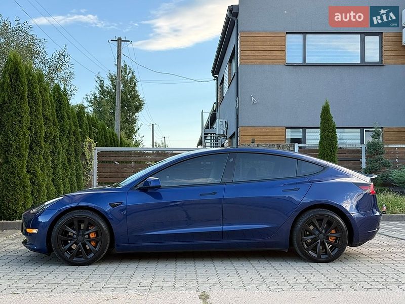 Седан Tesla Model 3 2019 в Стрию