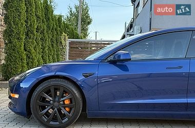 Седан Tesla Model 3 2019 в Стрию