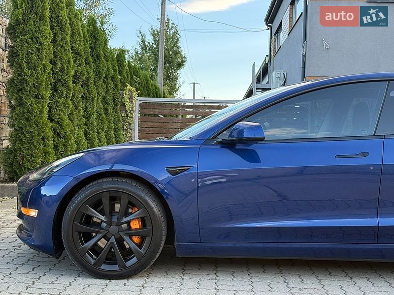 Седан Tesla Model 3 2019 в Стрию