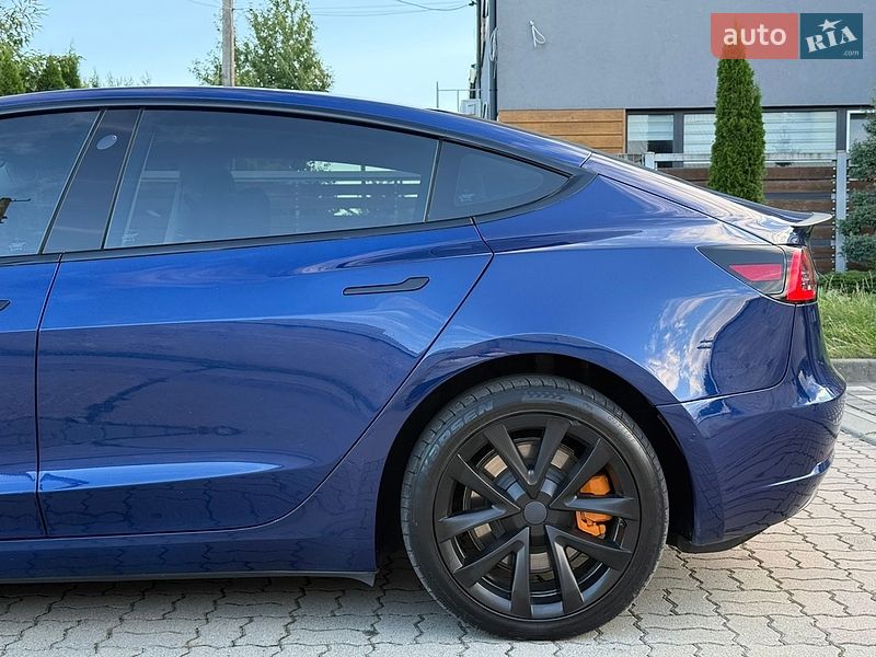 Седан Tesla Model 3 2019 в Стрию