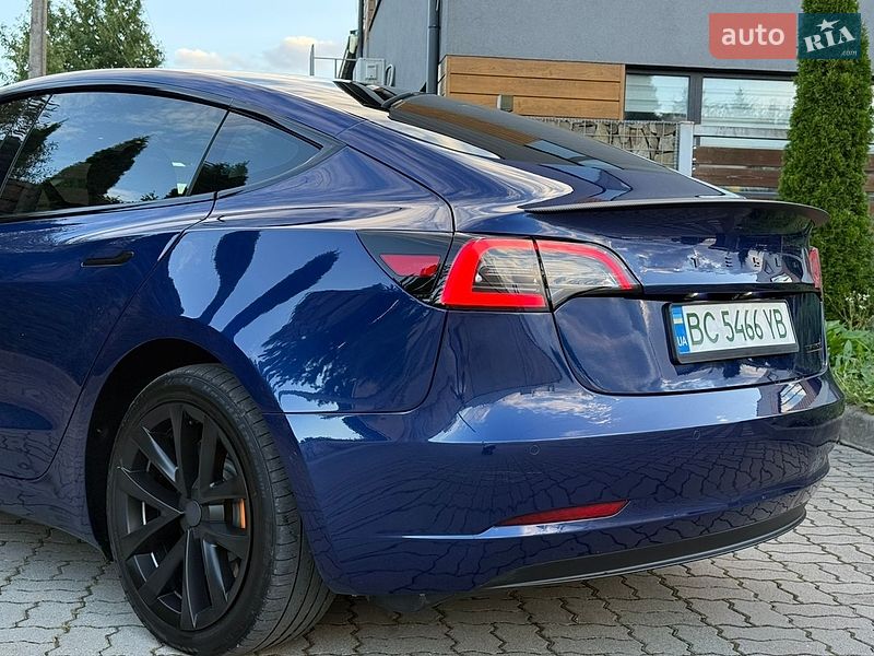Седан Tesla Model 3 2019 в Стрию