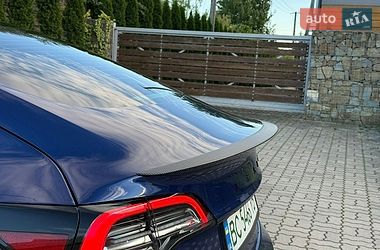 Седан Tesla Model 3 2019 в Стрию