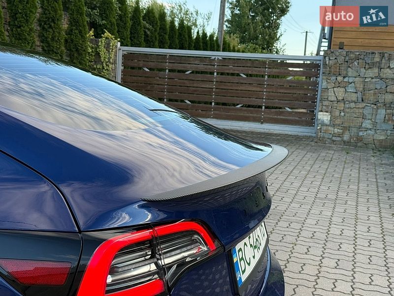 Седан Tesla Model 3 2019 в Стрию