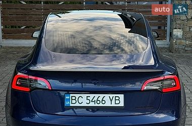 Седан Tesla Model 3 2019 в Стрию