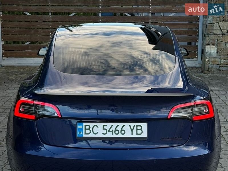 Седан Tesla Model 3 2019 в Стрию