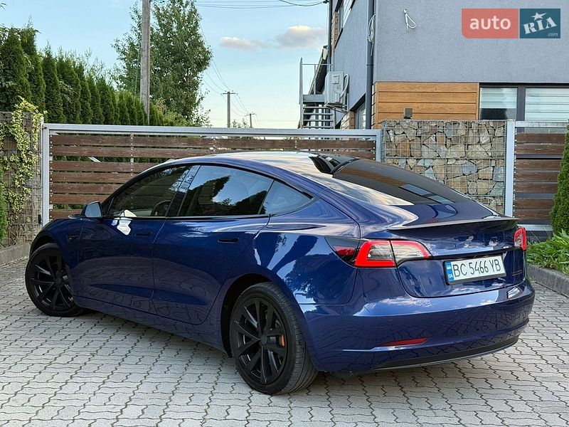 Седан Tesla Model 3 2019 в Стрию