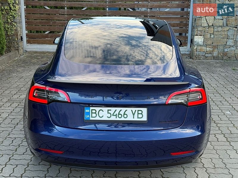 Седан Tesla Model 3 2019 в Стрию