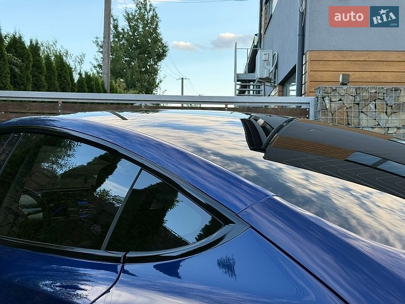 Седан Tesla Model 3 2019 в Стрию