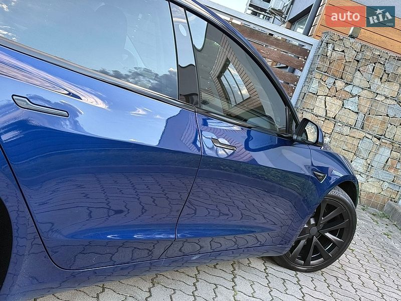 Седан Tesla Model 3 2019 в Стрию