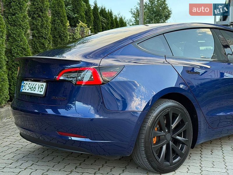 Седан Tesla Model 3 2019 в Стрию