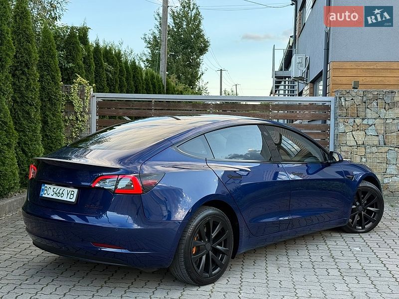 Седан Tesla Model 3 2019 в Стрию