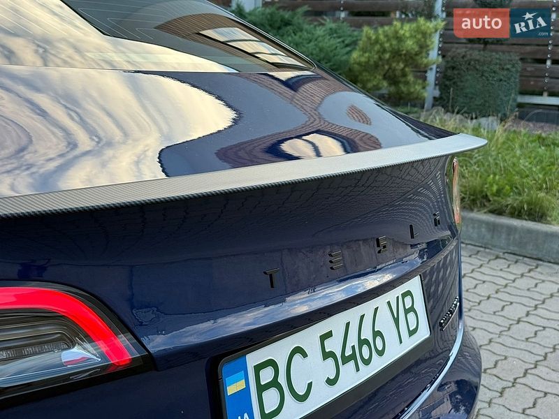 Седан Tesla Model 3 2019 в Стрию
