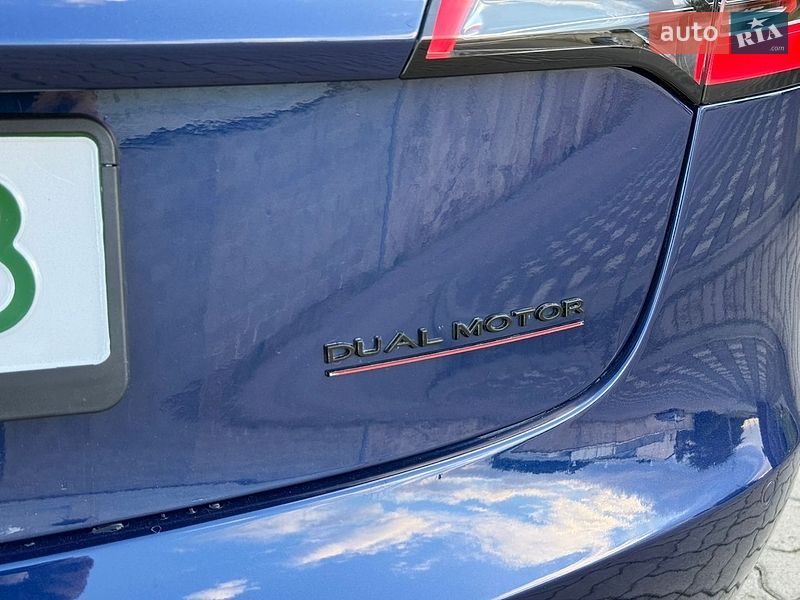 Седан Tesla Model 3 2019 в Стрию