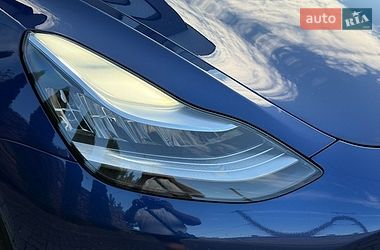 Седан Tesla Model 3 2019 в Стрию