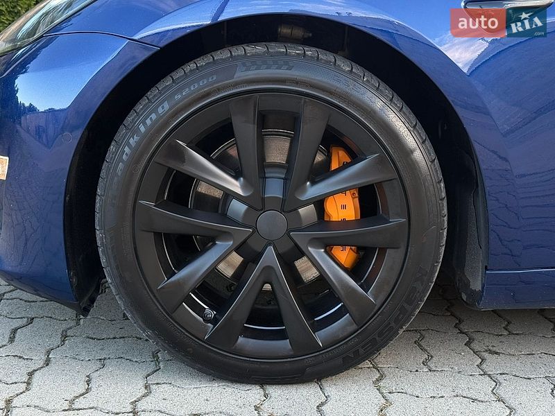 Седан Tesla Model 3 2019 в Стрию