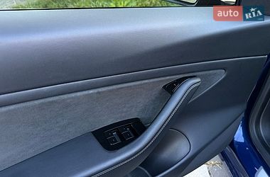 Седан Tesla Model 3 2019 в Стрию