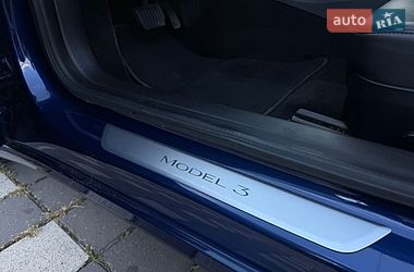 Седан Tesla Model 3 2019 в Стрию