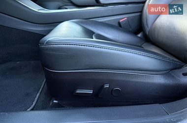 Седан Tesla Model 3 2019 в Стрию