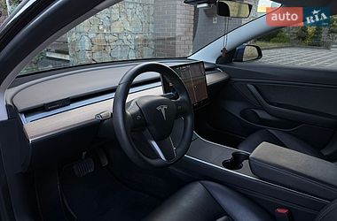 Седан Tesla Model 3 2019 в Стрию
