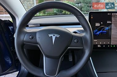 Седан Tesla Model 3 2019 в Стрию