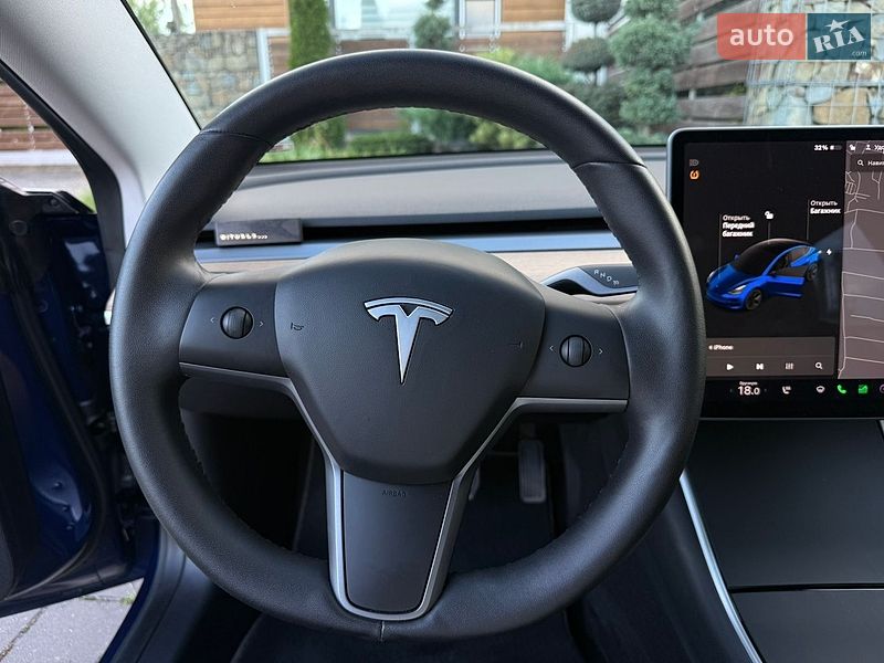 Седан Tesla Model 3 2019 в Стрию