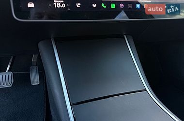 Седан Tesla Model 3 2019 в Стрию