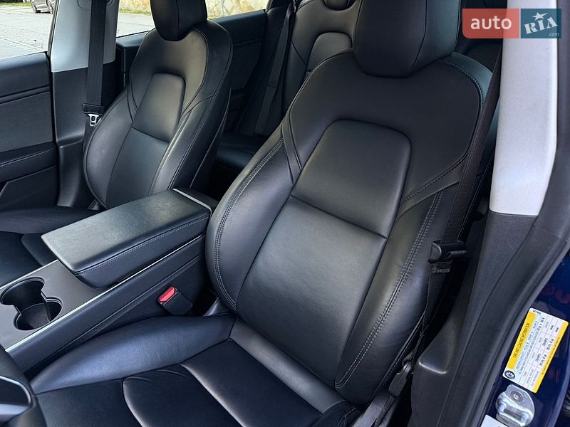 Седан Tesla Model 3 2019 в Стрию