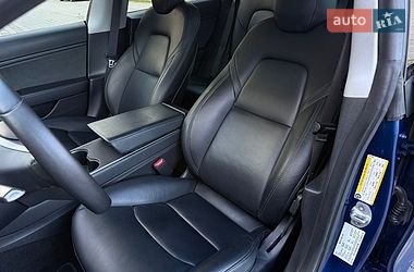 Седан Tesla Model 3 2019 в Стрию