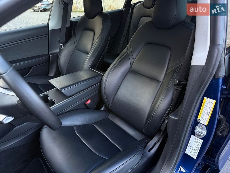Седан Tesla Model 3 2019 в Стрию