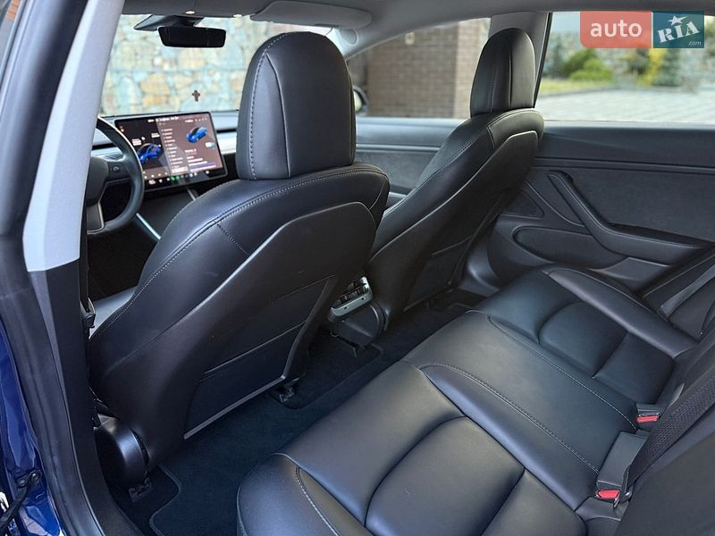 Седан Tesla Model 3 2019 в Стрию