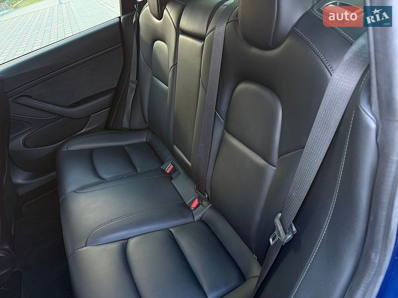 Седан Tesla Model 3 2019 в Стрию