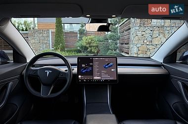 Седан Tesla Model 3 2019 в Стрию