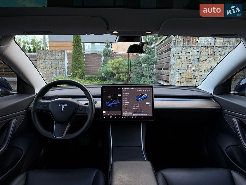 Седан Tesla Model 3 2019 в Стрию