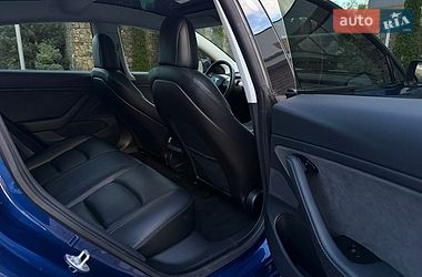 Седан Tesla Model 3 2019 в Стрию