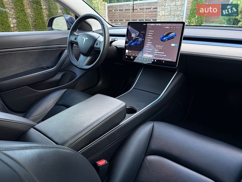 Седан Tesla Model 3 2019 в Стрию