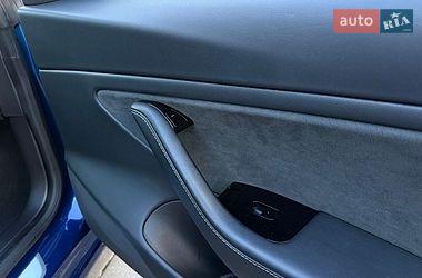 Седан Tesla Model 3 2019 в Стрию