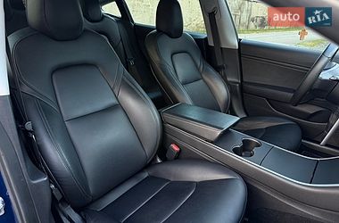 Седан Tesla Model 3 2019 в Стрию