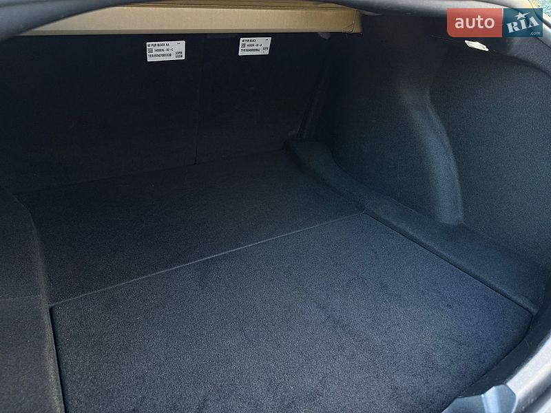 Седан Tesla Model 3 2019 в Стрию