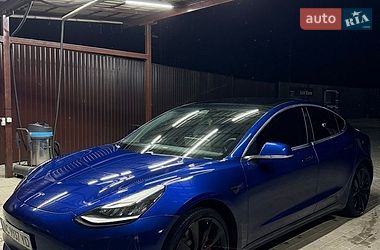 Tesla Model 3  2019